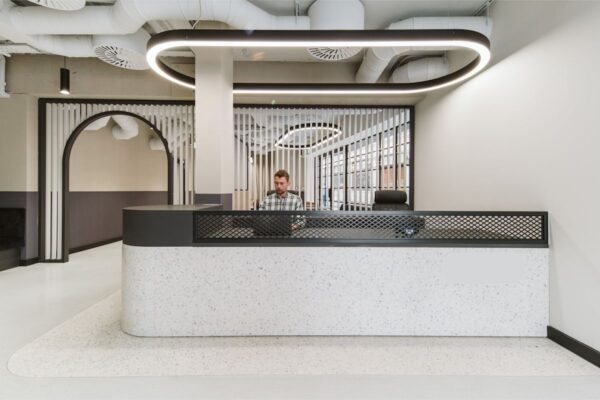 A modern reception area at Bishopsgate 222 B London with a person behind the desk.
